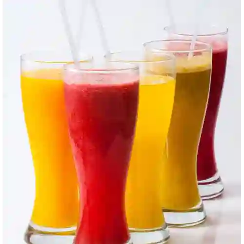 Jugo de Frutas Tropicales en Agua