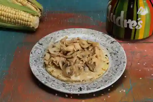 Arepa con Pollo y Champiñones