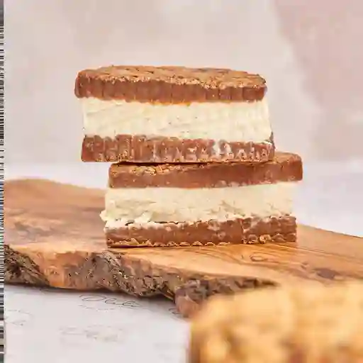 Torta helada de brownie melcochudo
