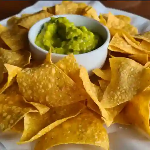 Nachos con guacamole