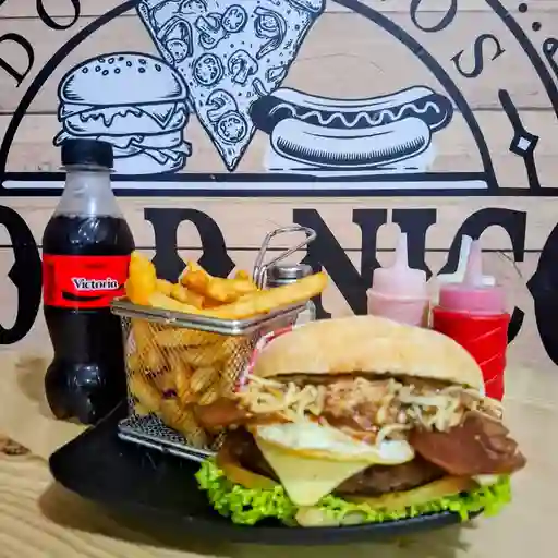 Hamburguesa de la casa en combo