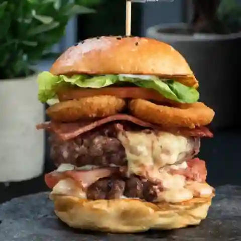 Juicy Pepper Jack (Incluye Papas)