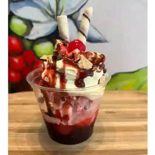 Copa chascake de frutos rojos,