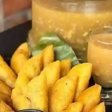 Empanada en Combo con Jarra de Champú