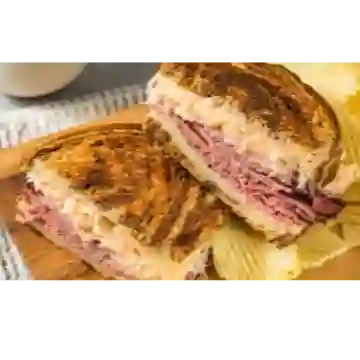 Sandwich Clasico + Papas y Gaseosa