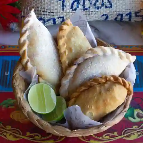 Canasta de Empanadas de la Plaza