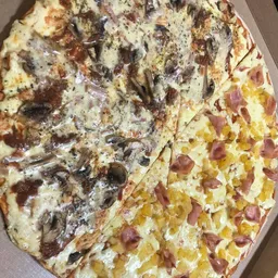 Mega Pizza Familiar