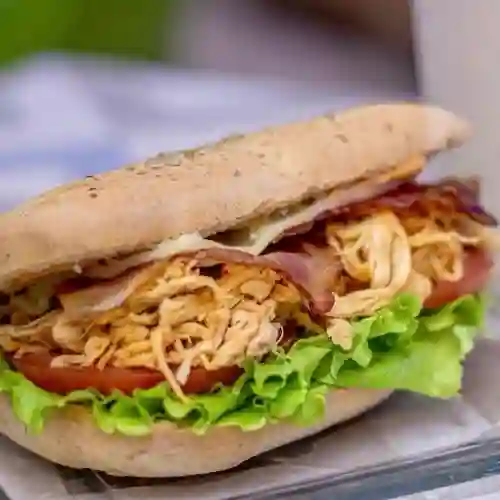 Sándwich Pollo y Tocineta