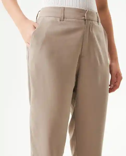 Pantalón Essential Café Desierto Claro Talla 5 Chevignon