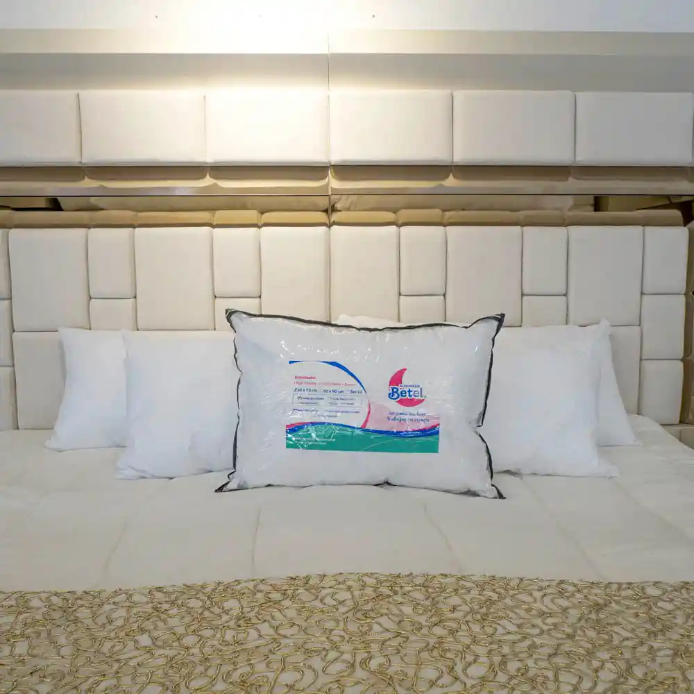 Almohada Acolchada 70 X 50 Cm Fibra Siliconada