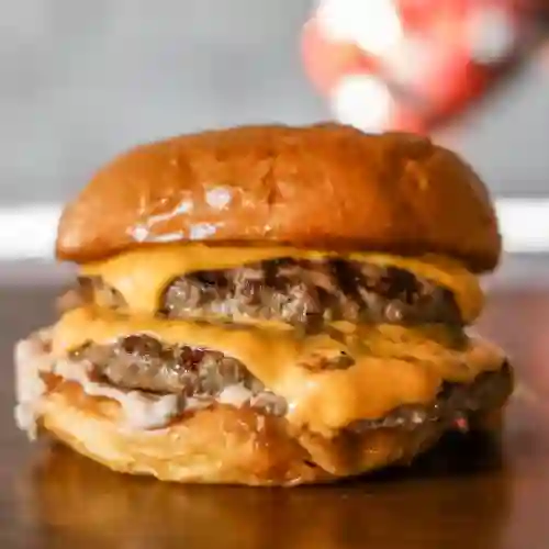 Cheese Burger con Papas y Coke