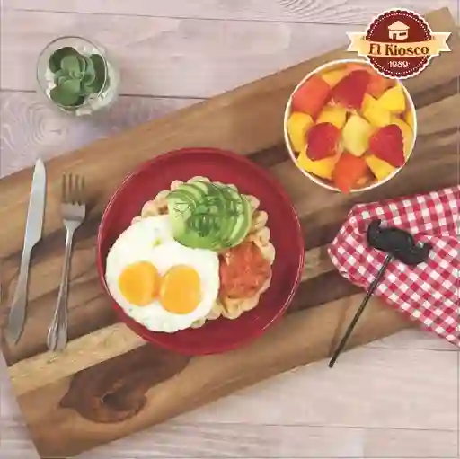 Combo Waffle, Huevo Y Fruta