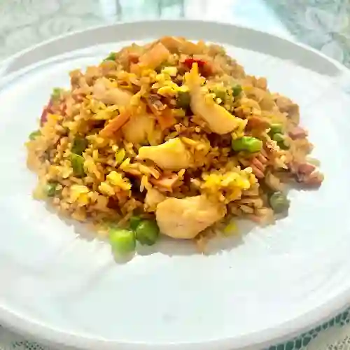 Mini Personal de Arroz Chino con Gaseosa