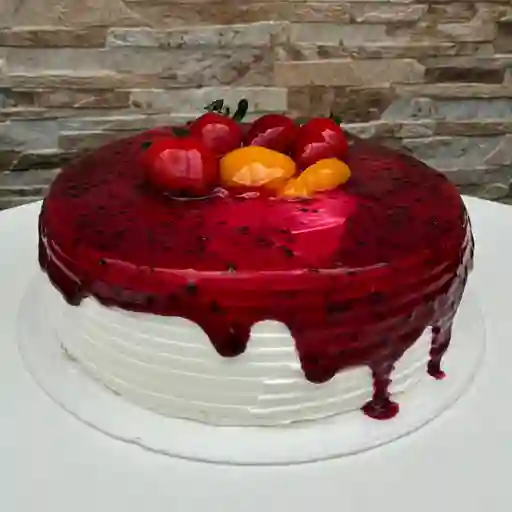 Torta tres leches con cobertura de mora