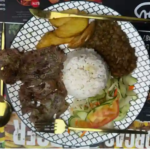 Ejecutivo con Carne Guisada