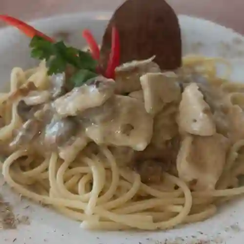 Pastas con Pollo y Champiñones