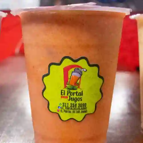 Jugo de Papaya, Naranja, Piña, 16Oz.