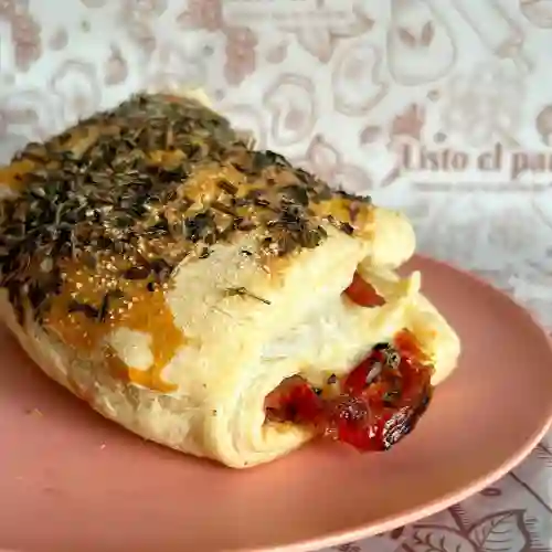 Pastel Tocineta, Queso, Tomate, Albahaca