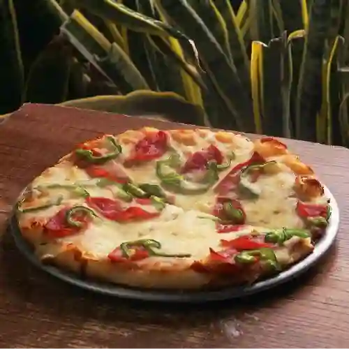 Pizza de Salami y Pimentón Familiar