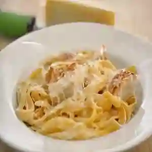 Pasta Alfredo con Pollo