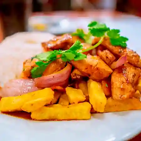 Pollo Saltado