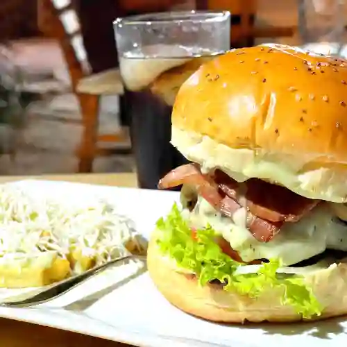 Hamburguesa Bacon + Papas Francesa.