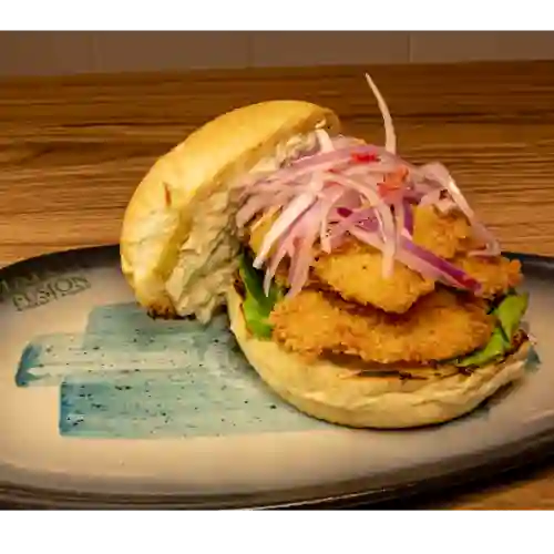 Sanguche de Chicharron de Pescado