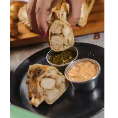 Empanada de Pollo Bechamel.