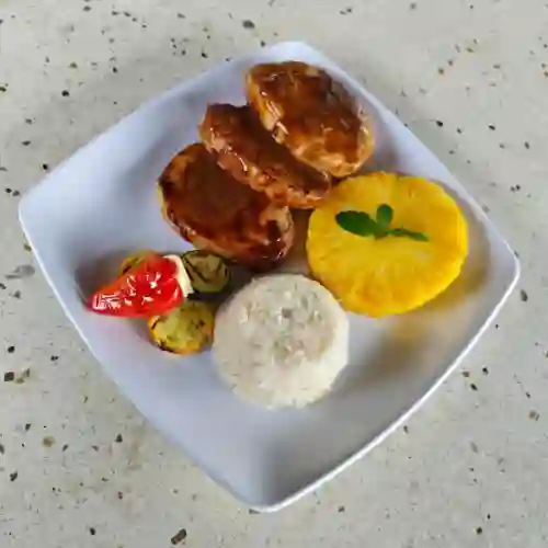 Lomo de Cerdo Bañado en Salsa de la Casa