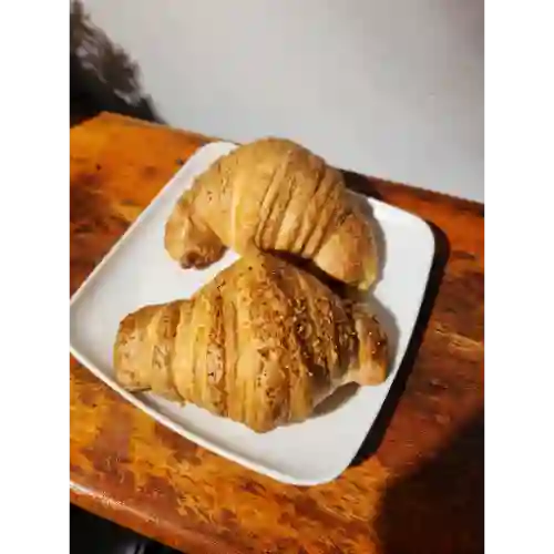 Croissant con Jamón y Queso