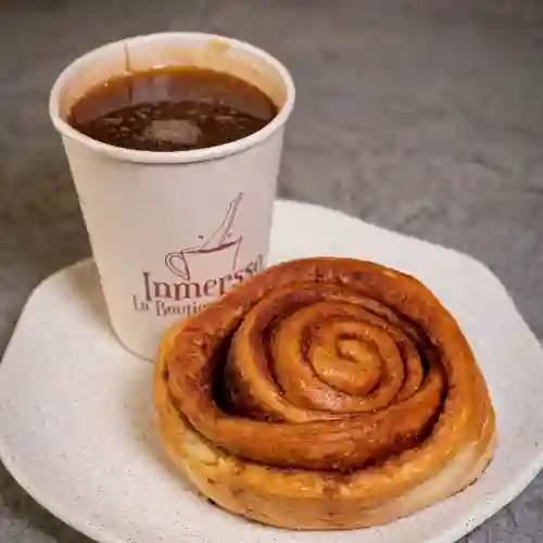 Combo 1 Rollo Canela 1 Americano 2