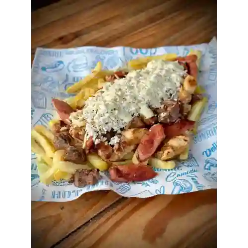 Salchipapas Combinada con Americana
