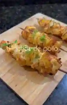 Pincho con Arepa Quesuda