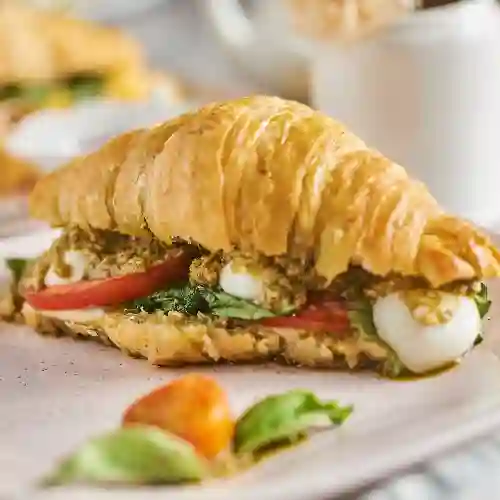 Croissant Caprese