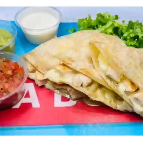 Super quesadilla de cerdo
