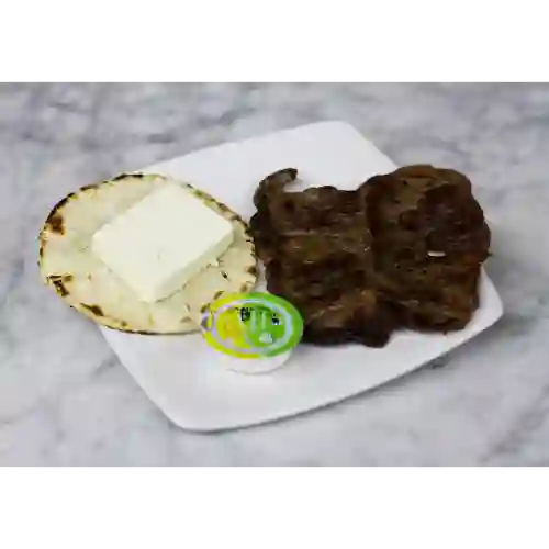 Arepa con Carne y Queso