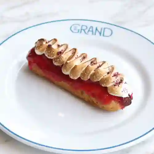 Eclair Frutos Rojos
