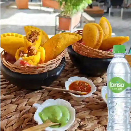 Combo Empanada de Carne Desmechada +Brisa C/gas 600ML