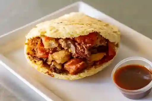 Arepa la cinco carnes