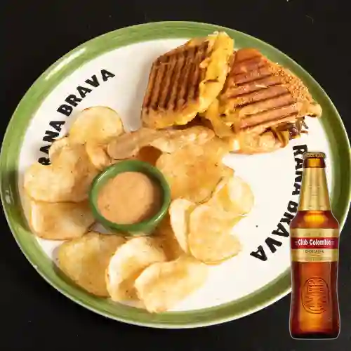 Combo Panini de Quesos + Club Colombia Dorada 350 ml