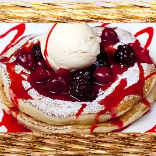 Panckes de frutos rojos con helado