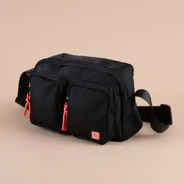 Bolso Crossbody Con Dos Bolsas al Frente Negro Serie Miniso