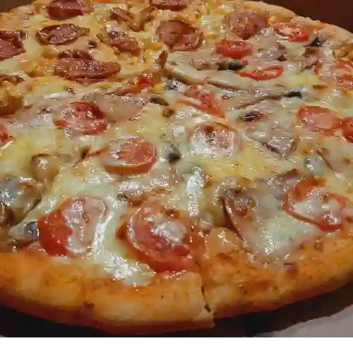 Pizza Capresse con Pollo Especial