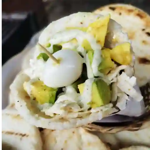 Arepas Aguacate Queso Huevos de Codirnis