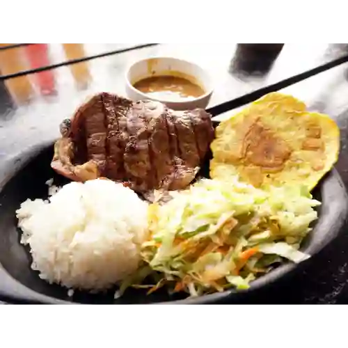 Bandeja con Carne Asada