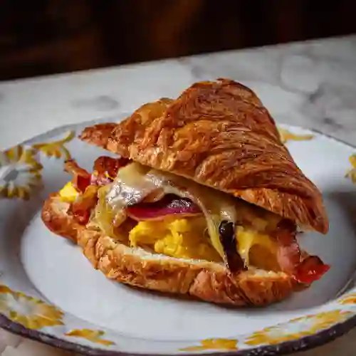 Egg Bacón & Cheese Croissant