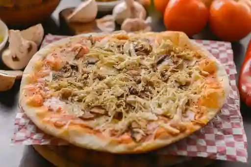 Pizza de Pollo y Champiñones