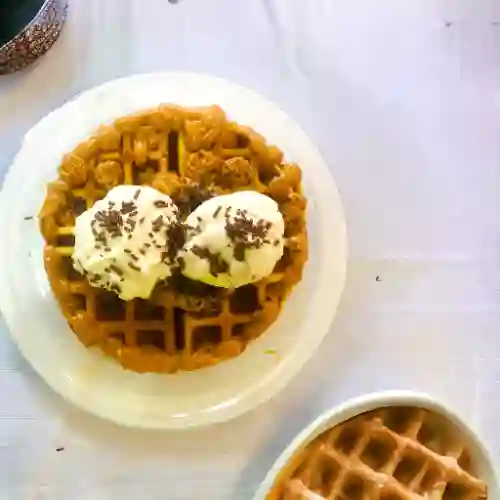 Waffle con Dos Bases de Helados