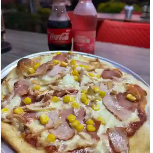Combo - Pizza Mediana + 2 Gaseosas 250Ml