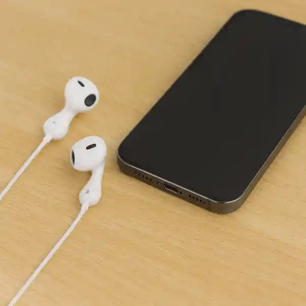 Audifonos Serie Elegance Blanco Mod 6312 Miniso